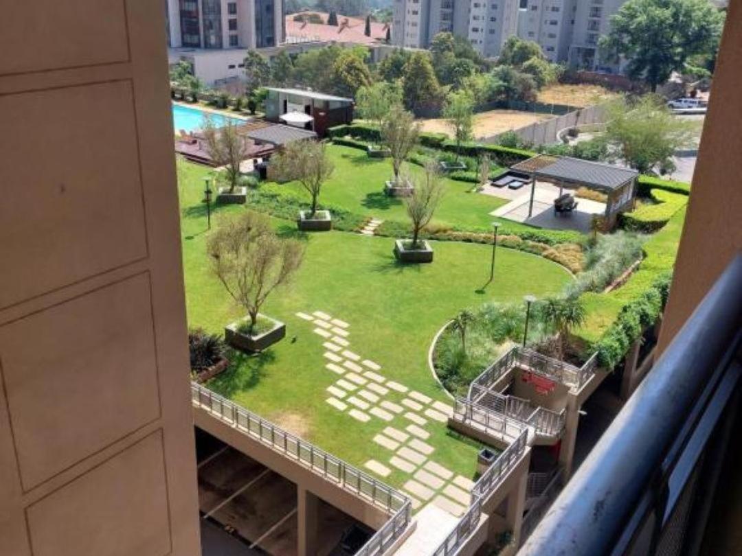 Emabheleni Executive Suites Westpoint Йоханесбург Екстериор снимка