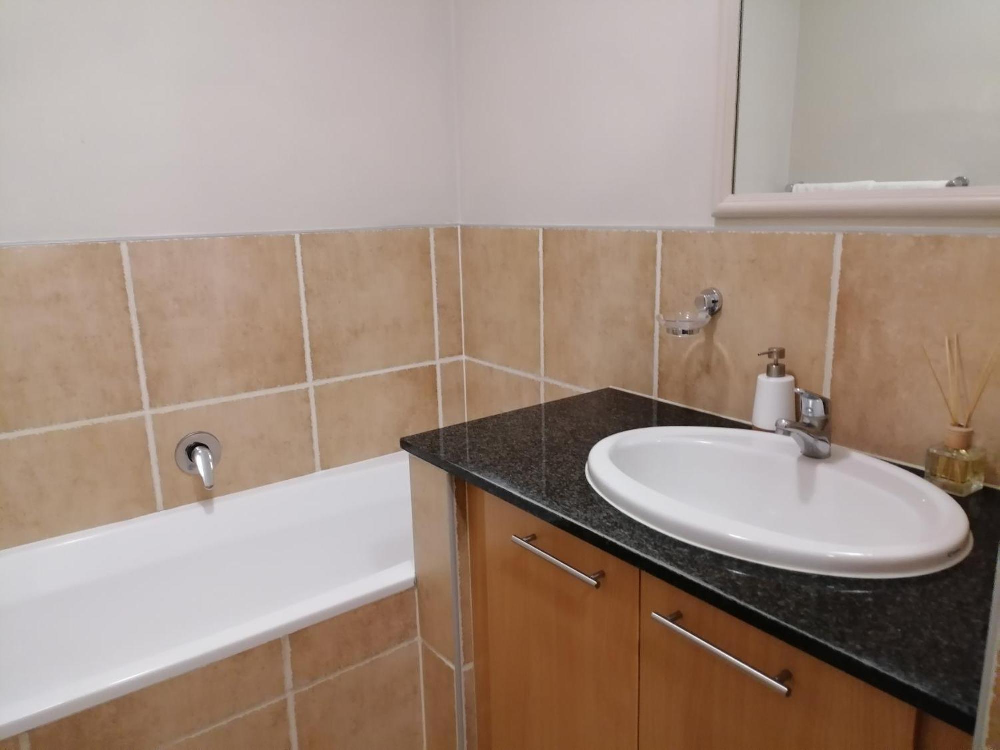 Emabheleni Executive Suites Westpoint Йоханесбург Екстериор снимка