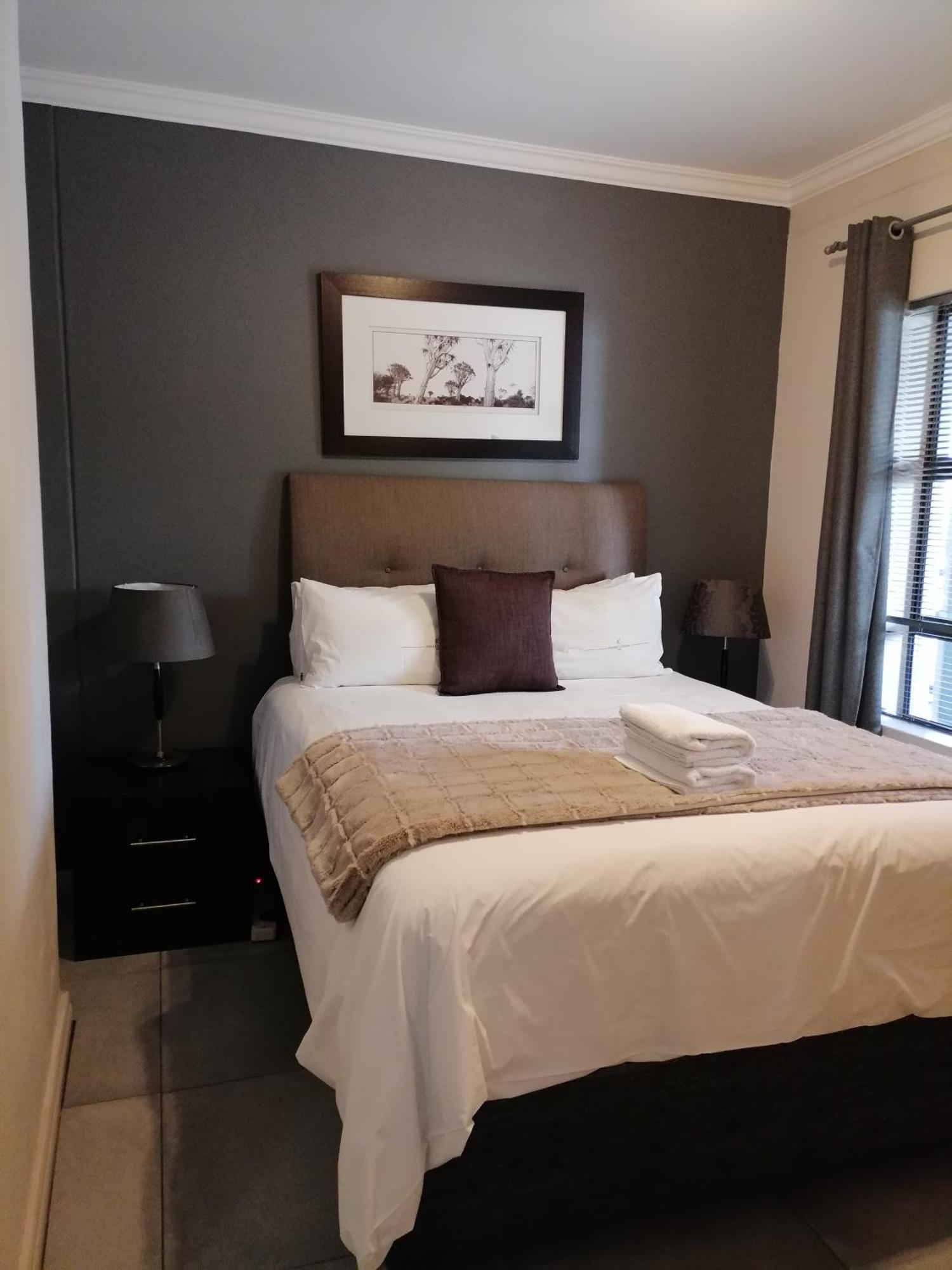 Emabheleni Executive Suites Westpoint Йоханесбург Екстериор снимка